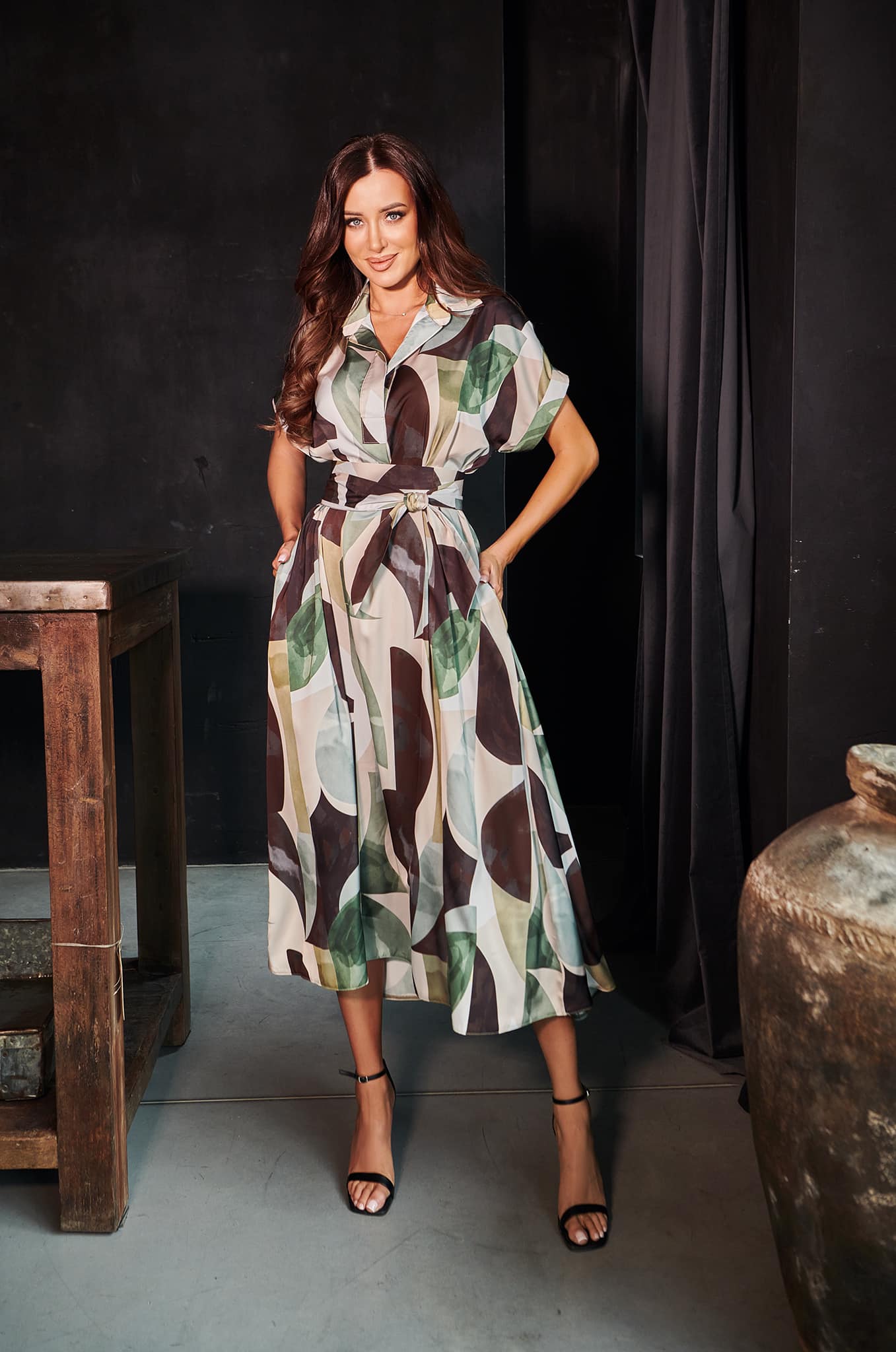 Hnedo-zelené luxusné maxi šaty – elegancia a pohodlie v jednom